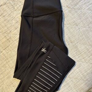 ALO Yoga women’s XS Black Moto design (white stripe) 7/8 Legging